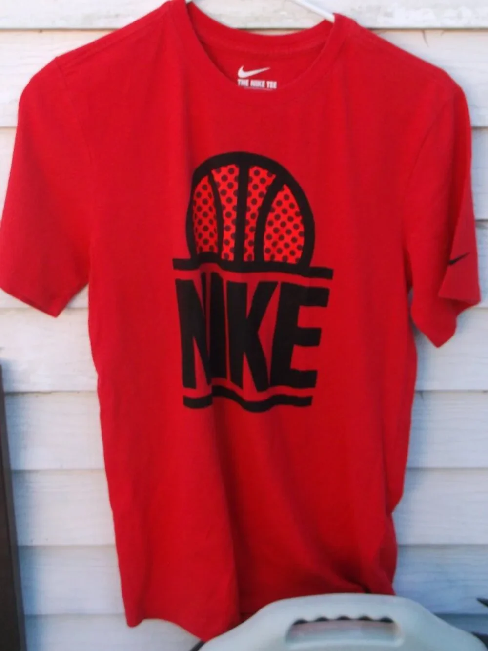 Nike Dri‑Fit Basketball Graphic Tee – Men’s Small, Red/Black, like new